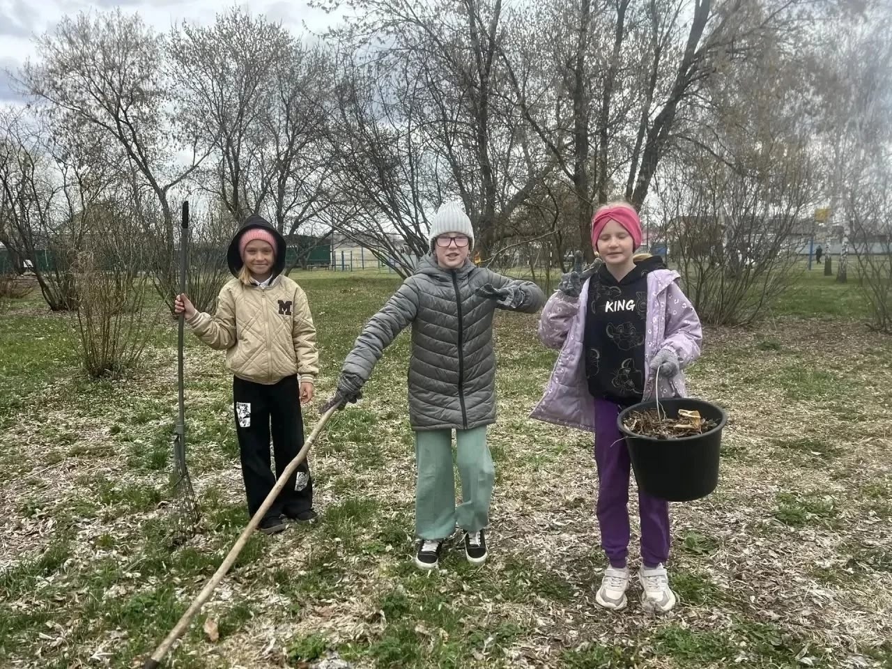 ЭТО ПРАЗДНИК И РАБОТА, ДЛЯ СЕБЯ И ДЛЯ ЛЮДЕЙ, ЗДЕСЬ НЕ СКАЖЕШЬ – «НЕОХОТА»! ВМЕСТЕ, ДРУЖНО, ВЕСЕЛЕЙ!.